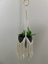 Load image into Gallery viewer, Fringy Hanging Planter
